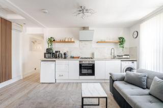 Delightful 2 Bedroom Apartment in Bristol - 5
