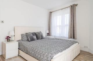 Delightful 2 Bedroom Apartment in Bristol - 2