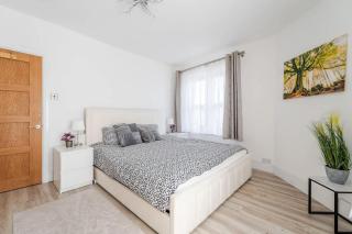Delightful 2 Bedroom Apartment in Bristol - 4