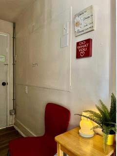 Private Room with Shared Amenities 10 Minutes to Airport and Walking Distance to Bus Station - 2