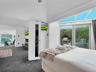 Lakeview Spa Retreat | Peninsula Escape - 1