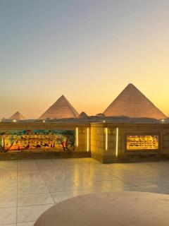 Queens Isis Pyramids View - 2