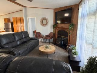 Comfortable and Spacious Space for Families - 9