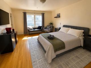 Modern Suite Private Bath FREE Parking Near Manhattan - 0