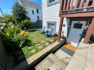 Executive 2 Bedroom Garden Suite Free Parking - Save on Long Stays! - 8