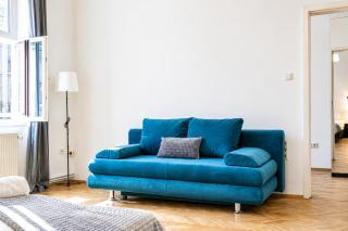 Comfortable 2BR Apartment Near Burggasse - 8