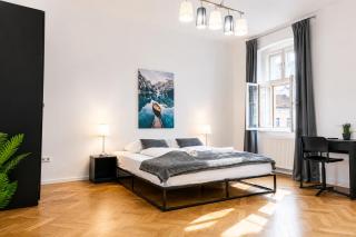 Comfortable 2BR Apartment Near Burggasse - 3