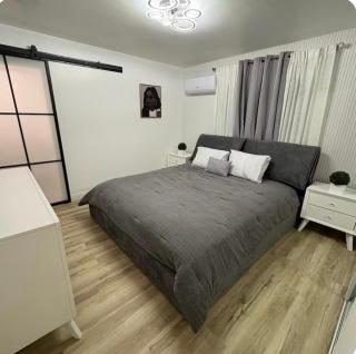 Guesthouse Near the Strip with Basketball Court - 5