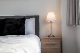 Cosy Hounslow 1BR Apartment Sleeps Heathrow! - 5