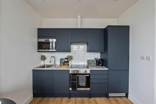 Cosy Hounslow 1BR Apartment Sleeps Heathrow! - 3