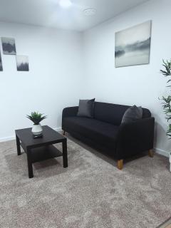 Cozy private suite - 12 minutes from the airport - 8
