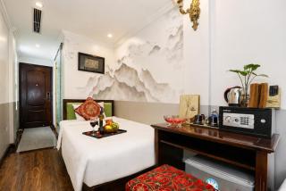 Golden Sail Hotel & Travel - 4