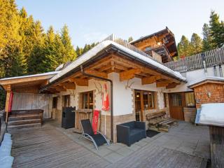Chalet Hochfügen by Ski Slope - 3