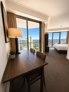 Stunning City View Beachfront Apartment - Gold Coast - 7