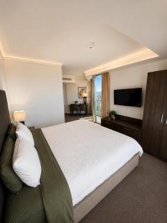 Stunning City View Beachfront Apartment - Gold Coast - 5