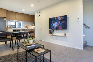 Urban Gated Townhouse - Patio & Parking with EV - 8