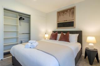 Urban Gated Townhouse - Patio & Parking with EV - 2