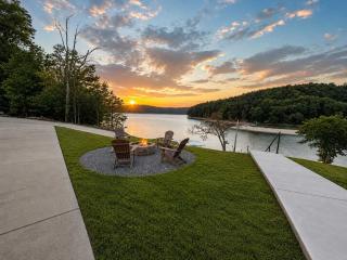 Family Friendly Lakefront with Private Dock Fire Pit Near Marinas - La Follette - 0