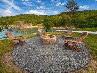 Family Friendly Lakefront with Private Dock Fire Pit Near Marinas - La Follette - 5