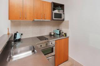 QV Stays Central Viaduct Harbour Apartment - 8