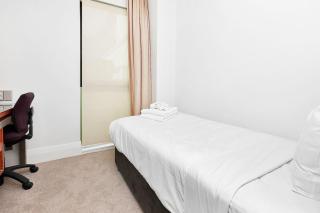 QV Stays Central Viaduct Harbour Apartment - 1