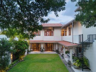 Villa 126 Colombo - Spacious Garden Villa with 5 Rooms - 6