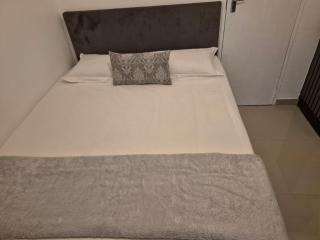 Airport Lodge Hotel - 2