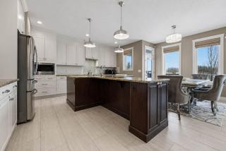 Luxe 4BR | 3.5 Bath | A/C | Fireplace | Patio - 5