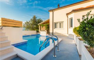 Stunning Home In Mastrinka - 9