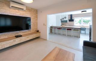 Stunning Home In Mastrinka - 8