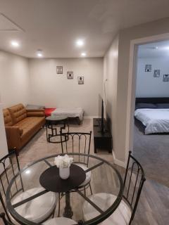 Cozy Private Suite with Parking near restaurants - 9