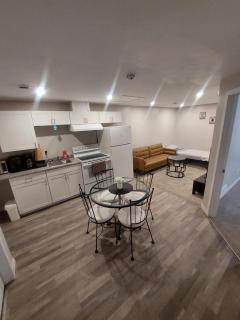 Cozy Private Suite with Parking near restaurants - 5