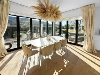 Large 4 Bedroom Home Split Bed Option Free Parking - 1