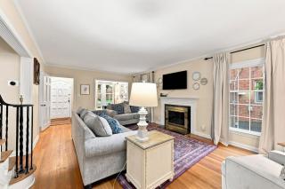 Family Friendly Stay for 12 Private Fenced Yard - 1