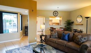 Stylish Condo with Golf Course Views - 5
