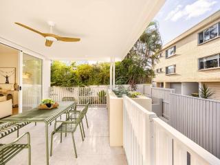Brand-New 4BR Luxury Living Near Airport and Mall - 6