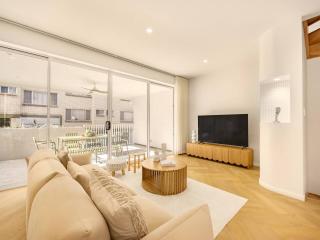 Brand-New 4BR Luxury Living Near Airport and Mall - 4