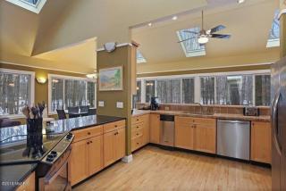 Woodshores Retreat - cozy retreat, hot tub, Lk MI - 8