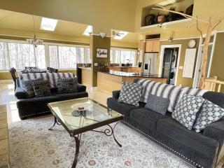 Woodshores Retreat - cozy retreat, hot tub, Lk MI - 1