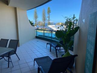 Sea Breeze Escape Opposite Mooloolaba Beach - 2