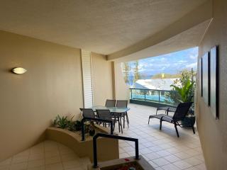 Sea Breeze Escape Opposite Mooloolaba Beach - 3
