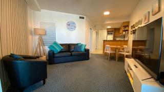 Sea Breeze Escape Opposite Mooloolaba Beach - 8