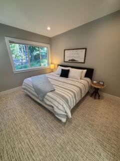 Bigfoot's Basecamp - 4BR Snoqualmie Pass Retreat, Hot Tub, Pets Welcome - 1