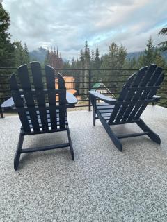 Bigfoot's Basecamp - 4BR Snoqualmie Pass Retreat, Hot Tub, Pets Welcome - 3