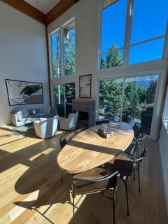 Bigfoot's Basecamp - 4BR Snoqualmie Pass Retreat, Hot Tub, Pets Welcome - 6