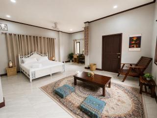 Ban Loom Guesthouse & Weaving Workshop - 0