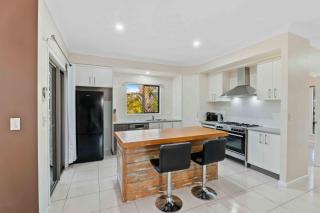 The Seahaven - Modern 5 Bedroom Family Home Close to Beach - 2