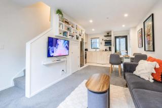 Modern Central Townhouse With Courtyard - 2