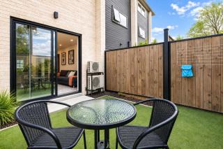 Modern Central Townhouse With Courtyard - 7