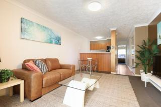 Stylish Beachside 1BR Apartment - 8